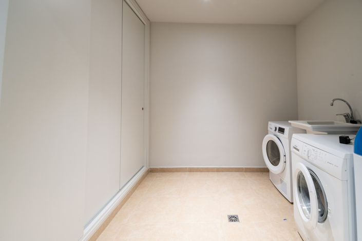 Image No.79-4 Bed Property for sale