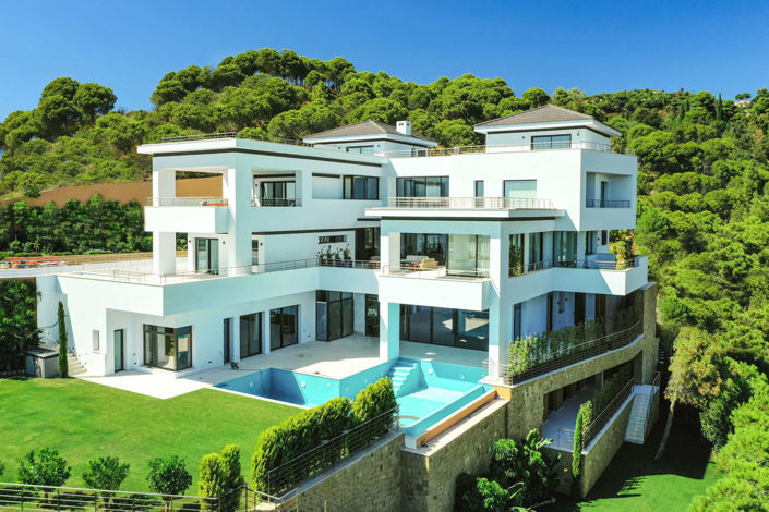 Image No.1-12 Bed Property for sale