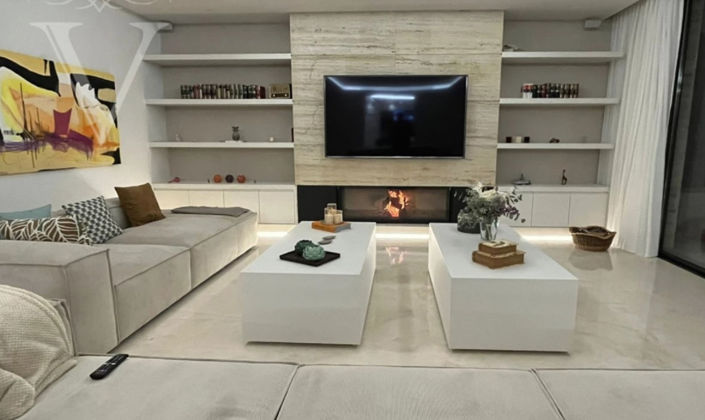 Image No.2-5 Bed Property for sale