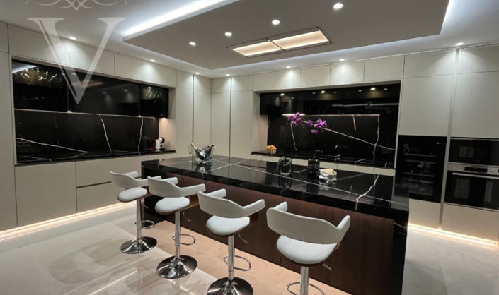 Image No.3-5 Bed Property for sale