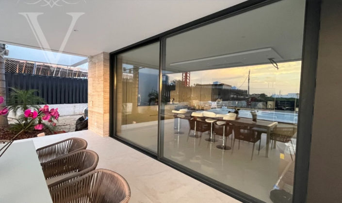 Image No.6-5 Bed Property for sale