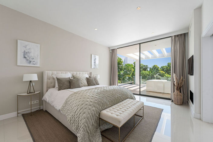 Image No.18-5 Bed Property for sale