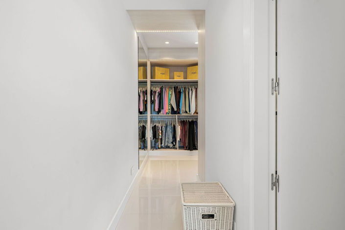 Image No.22-5 Bed Property for sale