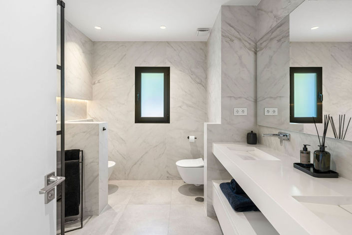 Image No.23-5 Bed Property for sale