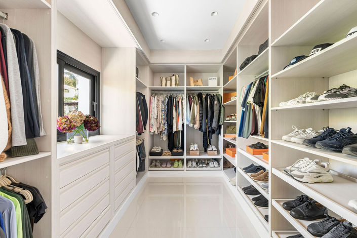 Image No.25-5 Bed Property for sale