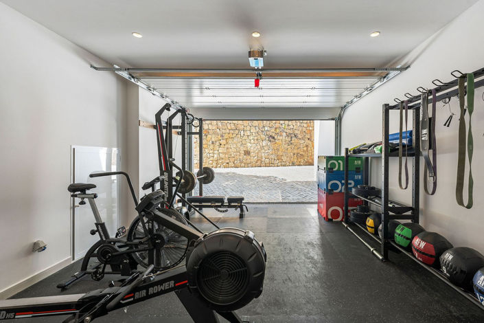 Image No.28-5 Bed Property for sale