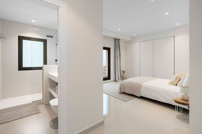 Image No.34-5 Bed Property for sale