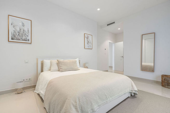 Image No.35-5 Bed Property for sale