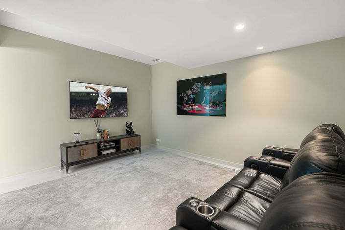 Image No.40-5 Bed Property for sale