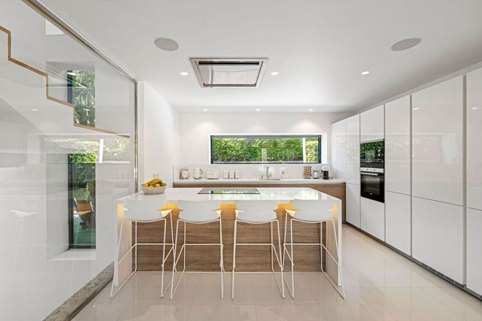 Image No.46-5 Bed Property for sale