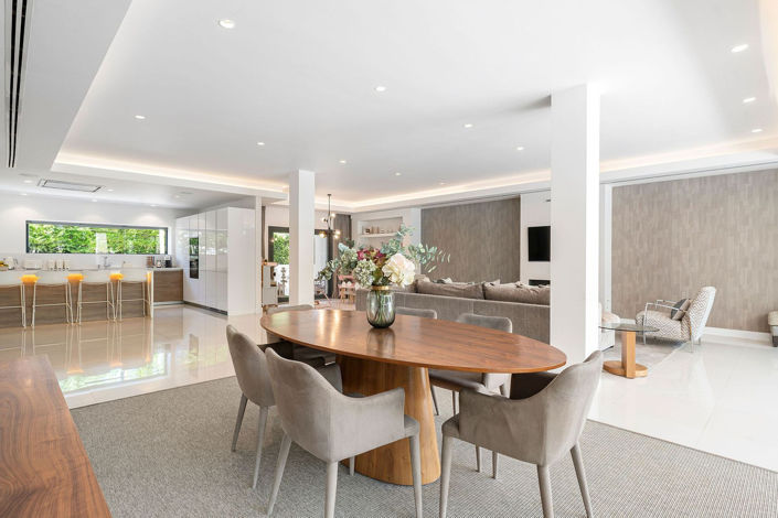 Image No.5-5 Bed Property for sale