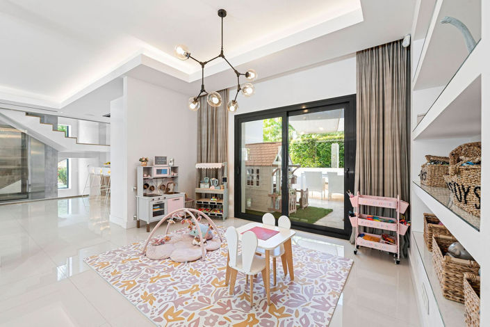 Image No.50-5 Bed Property for sale