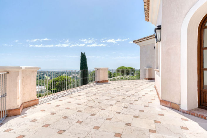 Image No.27-5 Bed Property for sale