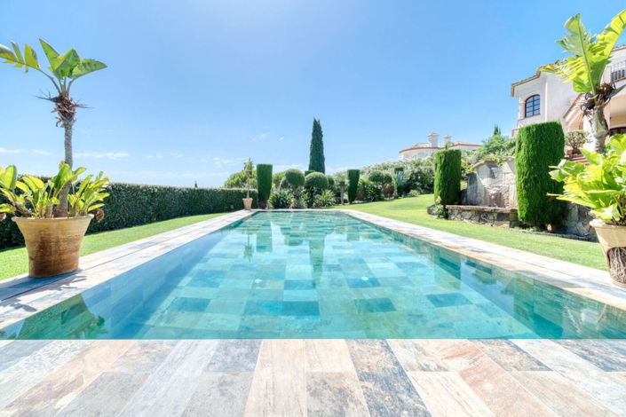 Image No.31-5 Bed Property for sale