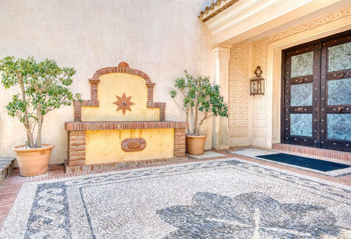 Image No.54-5 Bed Property for sale