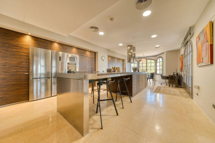 Image No.66-5 Bed Property for sale