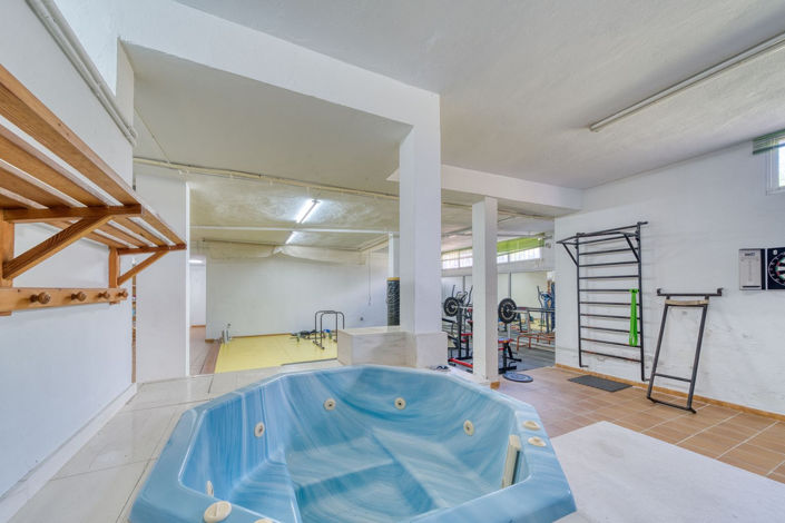 Image No.23-5 Bed Property for sale