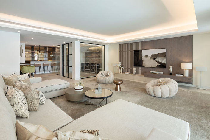 Image No.21-5 Bed Property for sale