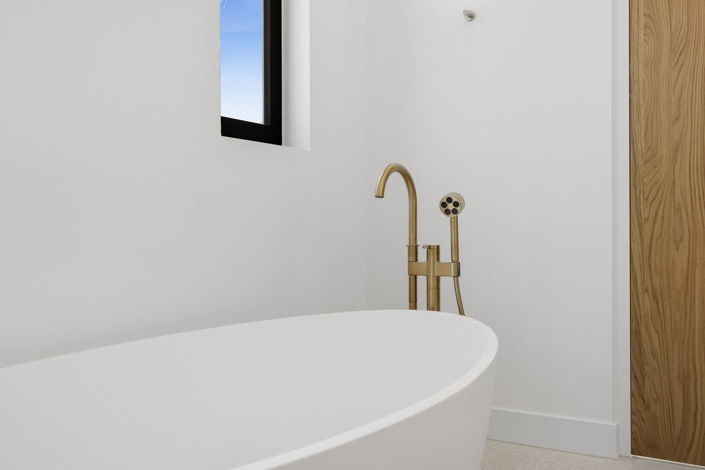 Image No.15-5 Bed Property for sale