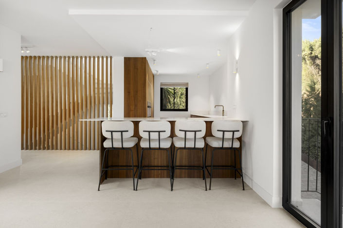 Image No.20-5 Bed Property for sale