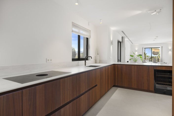 Image No.25-5 Bed Property for sale