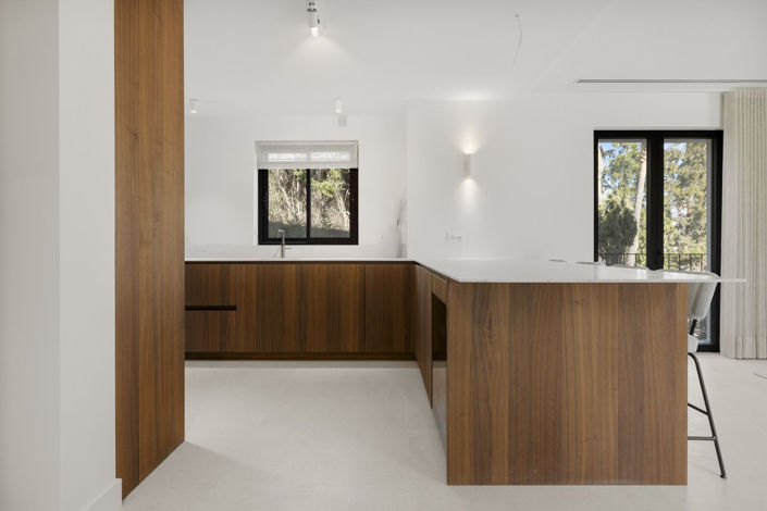 Image No.31-5 Bed Property for sale