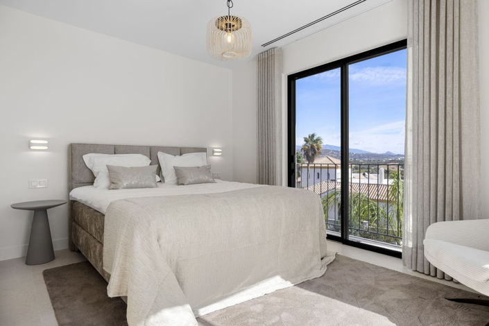 Image No.33-5 Bed Property for sale