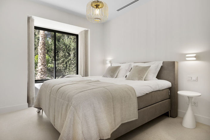 Image No.35-5 Bed Property for sale