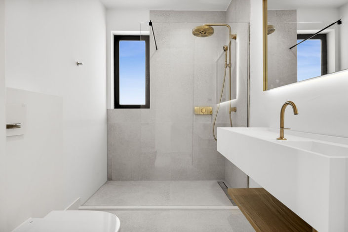 Image No.36-5 Bed Property for sale