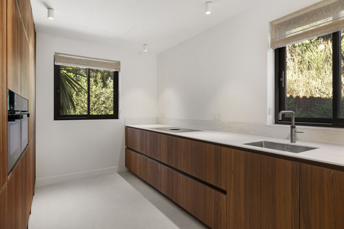 Image No.42-5 Bed Property for sale