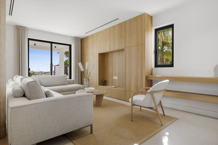 Image No.50-5 Bed Property for sale