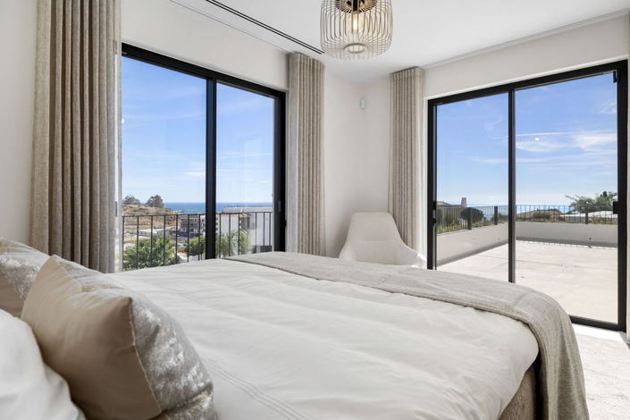 Image No.9-5 Bed Property for sale