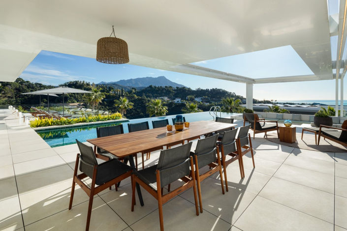 Image No.12-8 Bed Property for sale