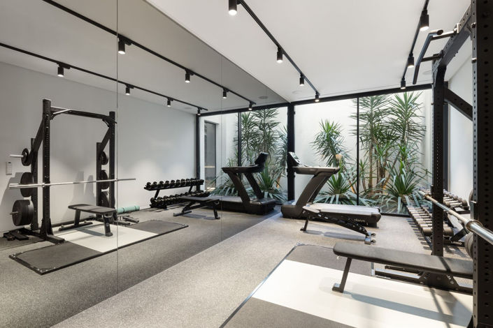 Image No.24-8 Bed Property for sale