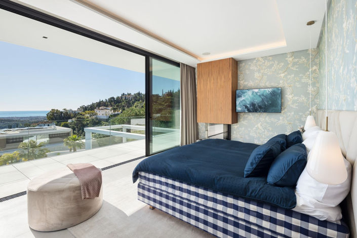 Image No.30-8 Bed Property for sale