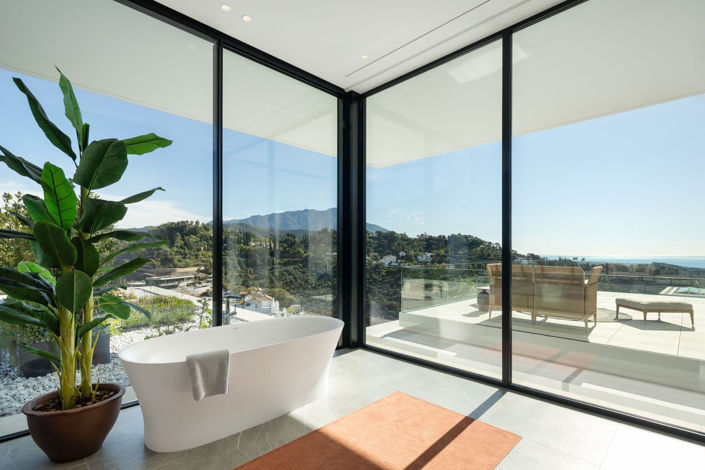 Image No.34-8 Bed Property for sale