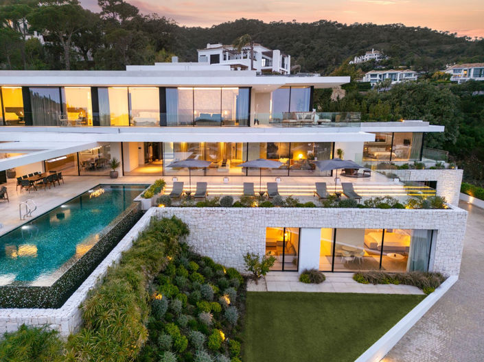 Image No.42-8 Bed Property for sale