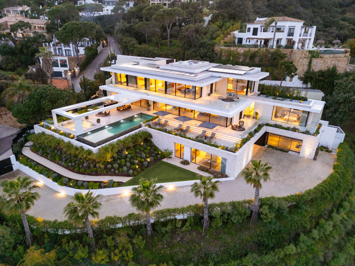 Image No.43-8 Bed Property for sale