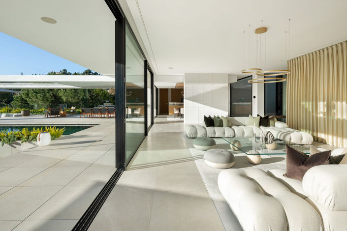 Image No.5-8 Bed Property for sale