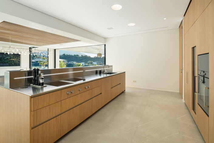 Image No.9-8 Bed Property for sale