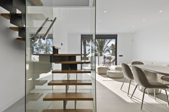 Image No.4-4 Bed Property for sale