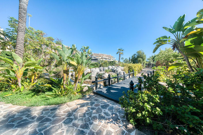 Image No.31-6 Bed Property for sale