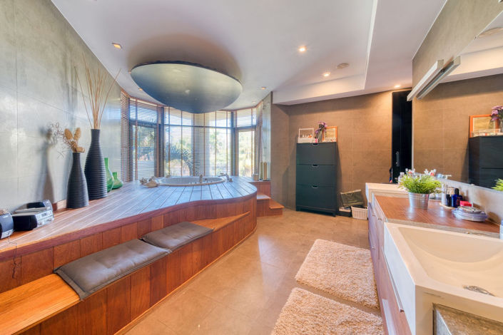 Image No.4-6 Bed Property for sale