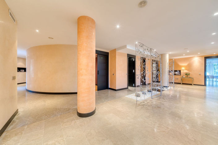 Image No.6-6 Bed Property for sale