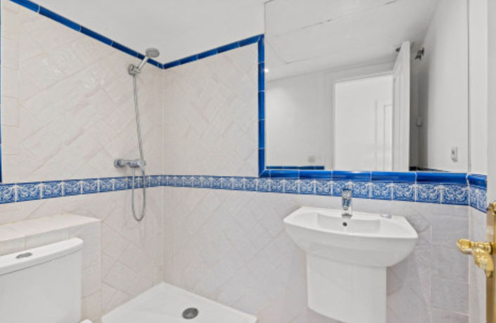 Image No.16-3 Bed Property for sale