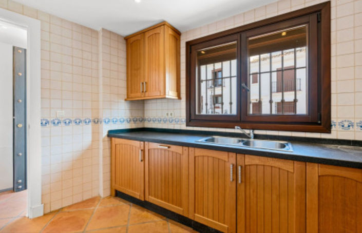 Image No.27-3 Bed Property for sale