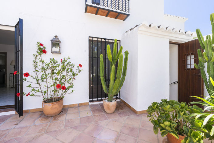 Image No.11-3 Bed Property for sale