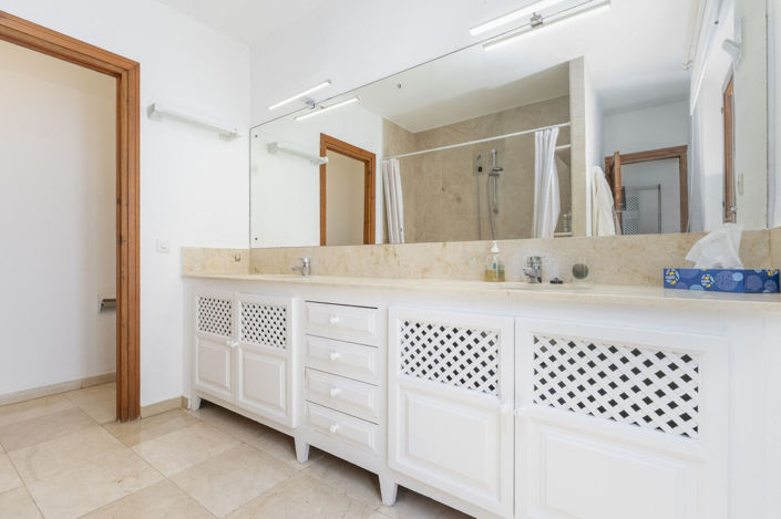 Image No.16-3 Bed Property for sale