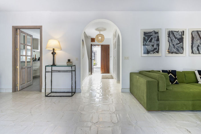 Image No.19-3 Bed Property for sale