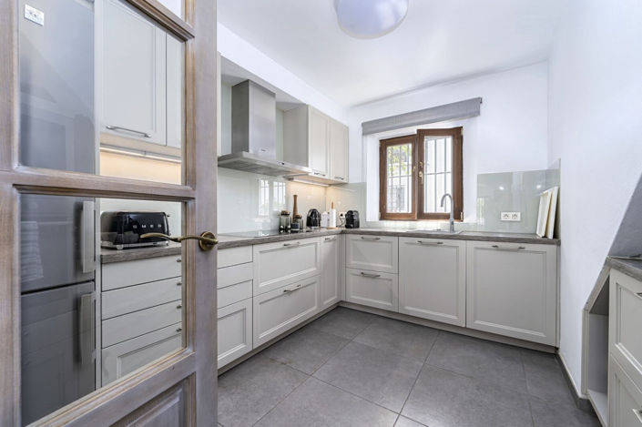 Image No.20-3 Bed Property for sale